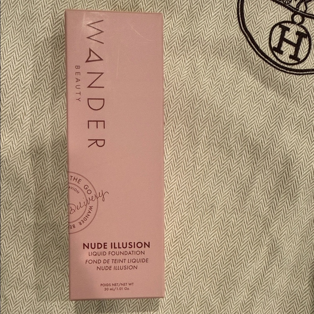 Wander Beauty Nude Illusion Liquid Foundation – Light Pink Box